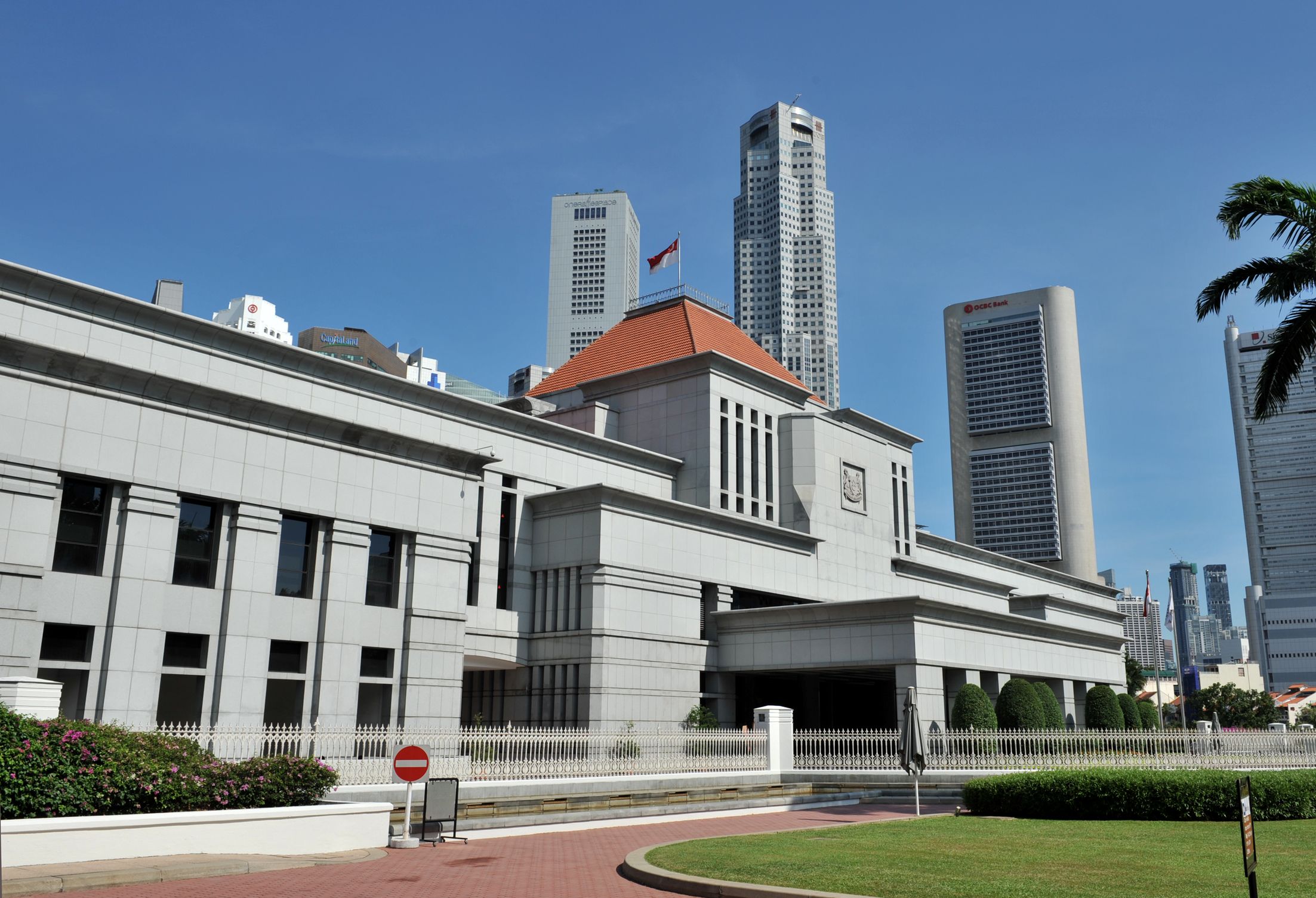 Linked firms vying for same public contracts